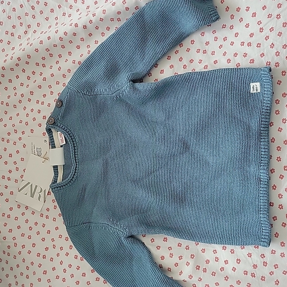 Brand new knitted top.